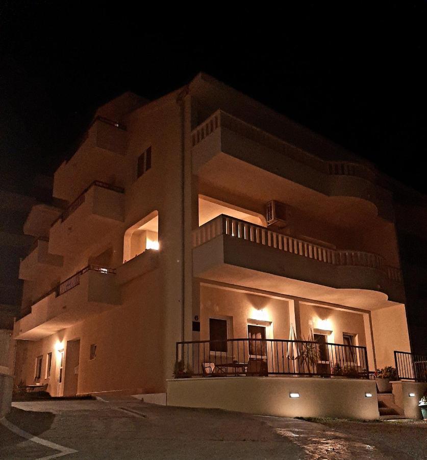 מאקרסקה Apartments Akmadzic מראה חיצוני תמונה